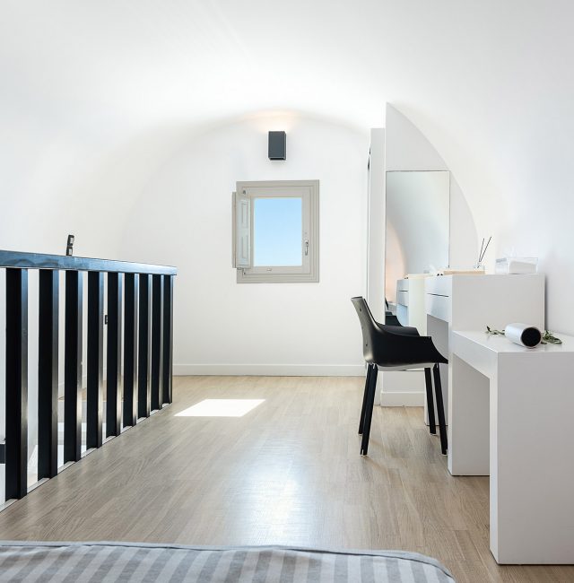 Suite - Apeiron Blue Santorini