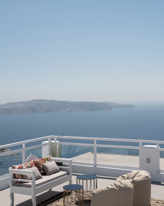 Lounge Bar & Restaurant - Apeiron Blue Santorini