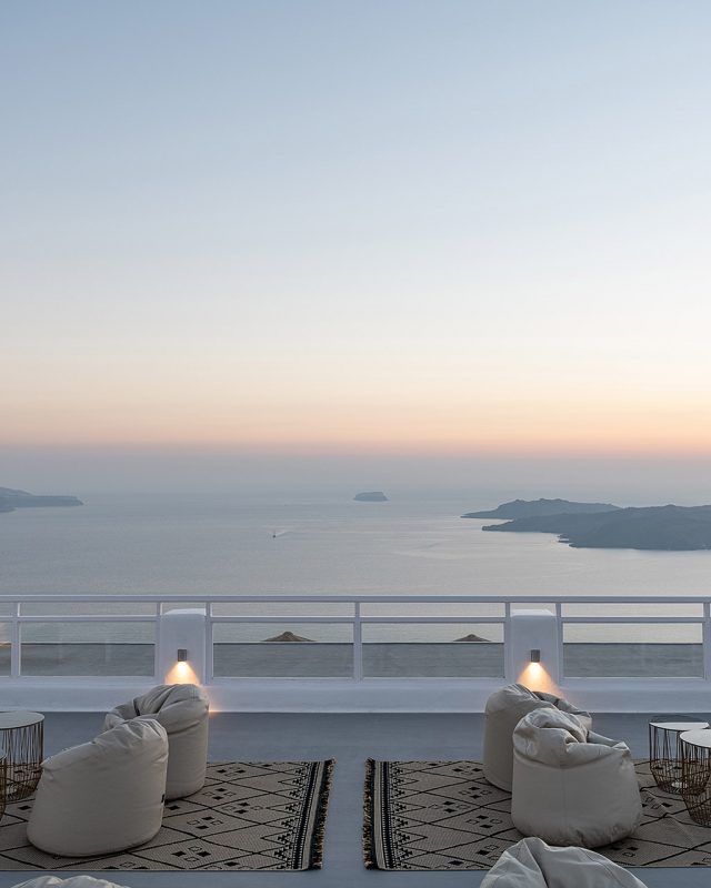 Lounge Bar & Restaurant - Apeiron Blue Santorini