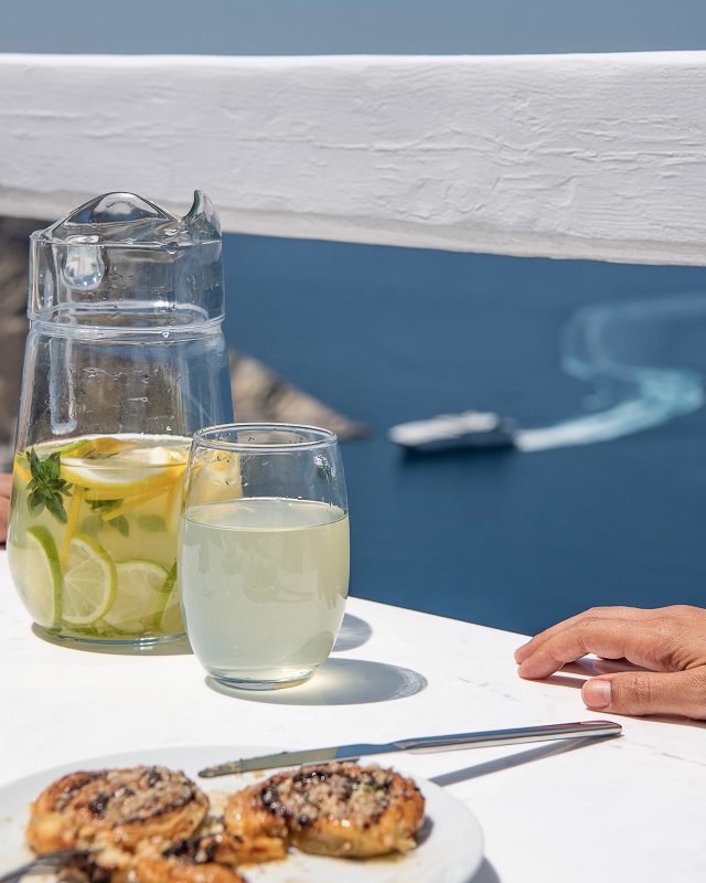 Lounge Bar & Restaurant - Apeiron Blue Santorini
